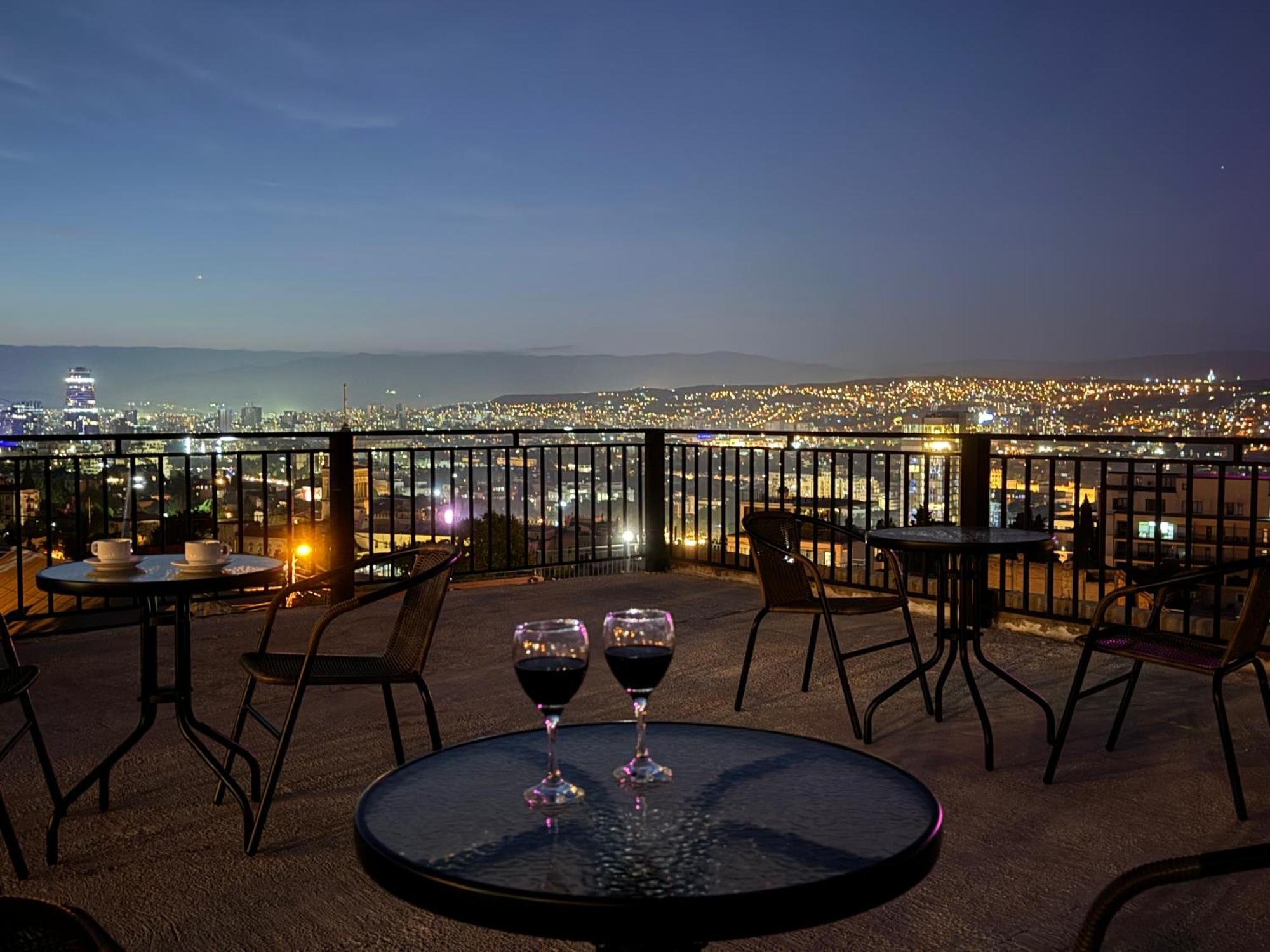 Brothers Apartments With Terrace In Old Tbilisi Buitenkant foto