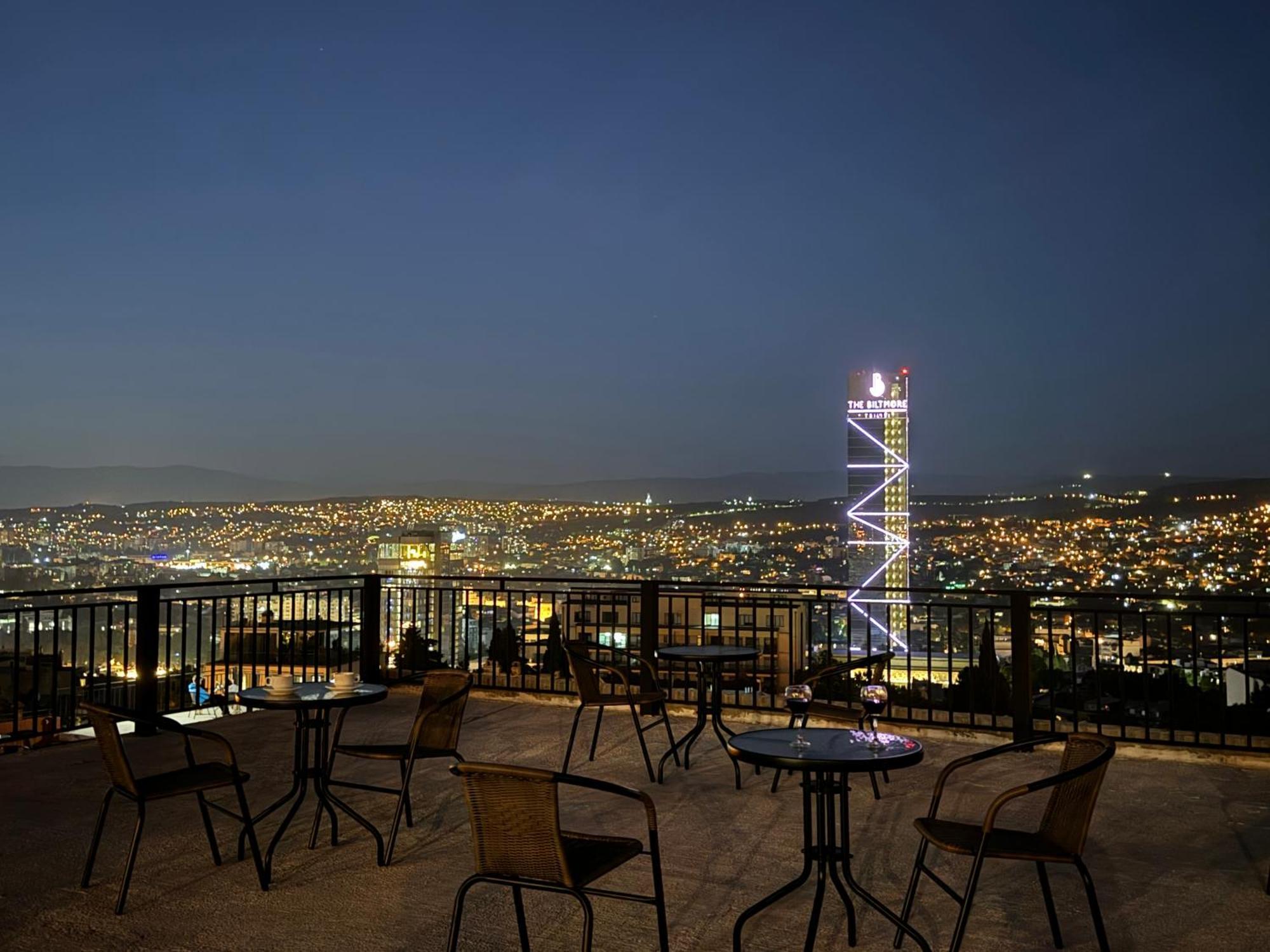 Brothers Apartments With Terrace In Old Tbilisi Buitenkant foto